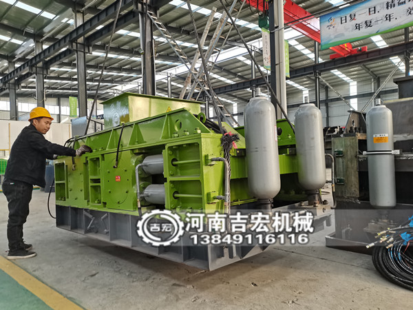 無(wú)錘頭設(shè)計(jì)對(duì)輥制砂機(jī)-砂石廠老板們的賺錢利器！