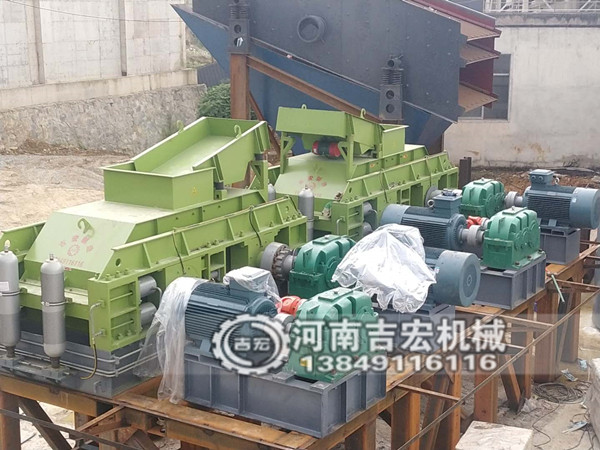 專吃12、13石子液壓對輥制砂機(jī)-砂場必備制砂設(shè)備！