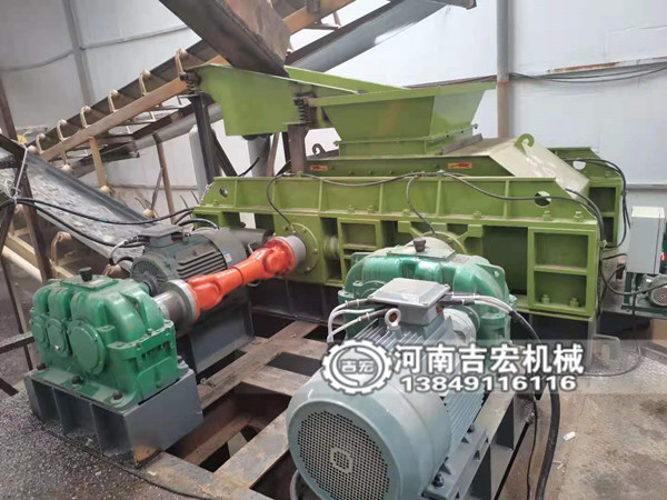 鉀長石制砂哪種效果好,推薦液壓對(duì)輥制砂機(jī)！