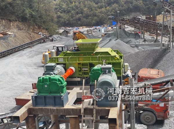 砂子粒型差、含粉量高？液壓對輥制砂機(jī)一鍵調(diào)節(jié),成品砂級配更優(yōu)！